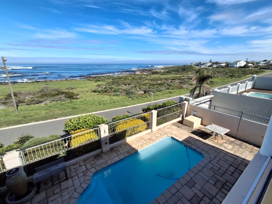 5 Bedroom Property for Sale in Sandbaai Western Cape